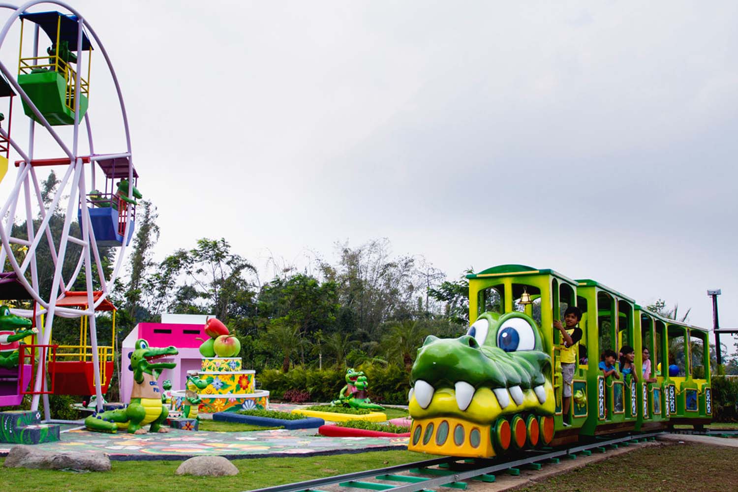 Wahana Croco Train Predator Fun Park